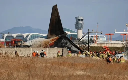 Image for article Jeju Air Crash: Expert Calls Runway’s Concrete Wall ‘Criminal’ in South Korea’s Worst Aviation Disaster